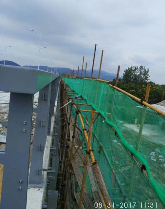 北部新城11号桥进入桥面附属及装饰工程施工阶段(图2)