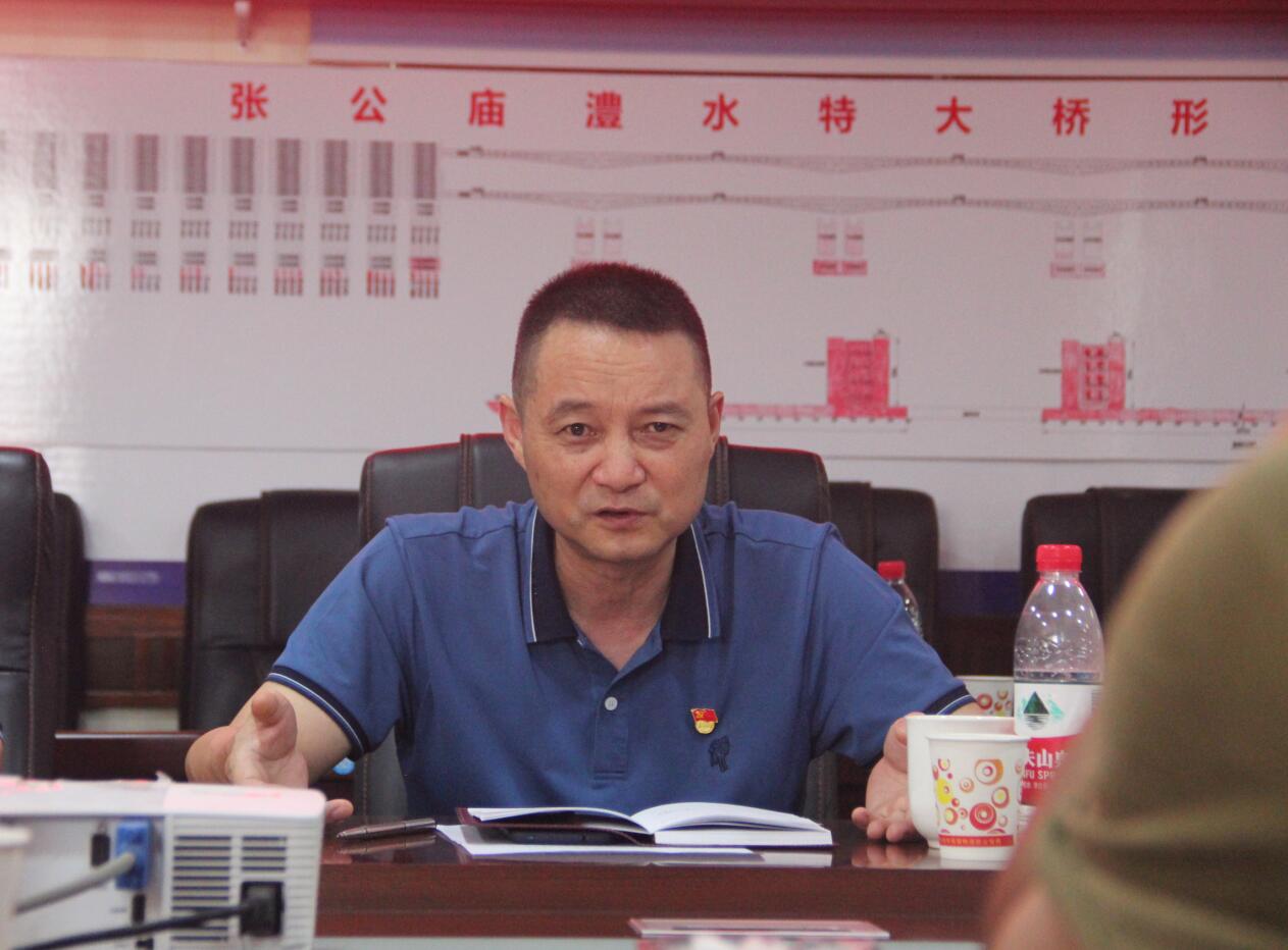 常德路桥集团召开8月份安全生产例会(图3) 常德路桥集团召开8月份安全生产例会(图3)